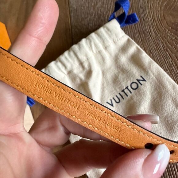 Authentic Louis Vuitton Essential V Bracelet - Picture 10 of 12
